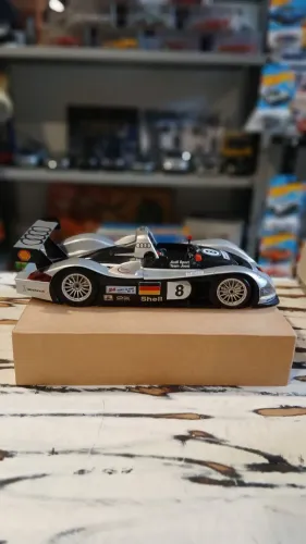 Audi R8R Le Mans 1999. Escala 1:18. Da Maisto