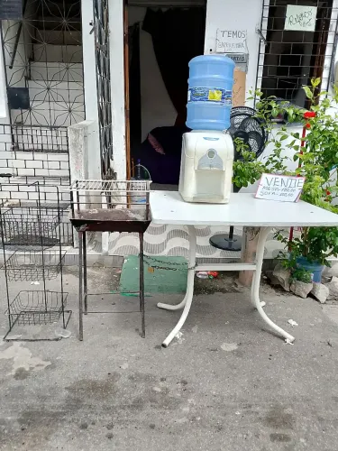 Mesa ,gelagua , ventilador, fruteira