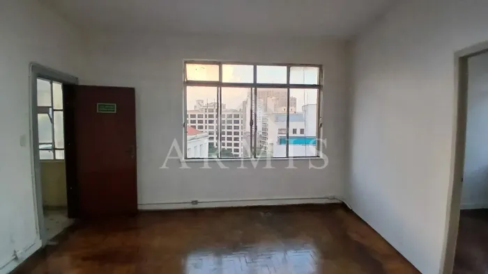 Sala comercial de 10m² disponível para locação na Sé, Centro de São Paulo.
