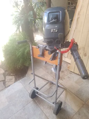 Motor de popa Yamaha 15 Hp 2012    *