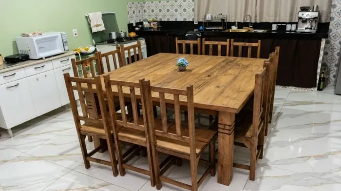 Mesa com 12 cadeiras
