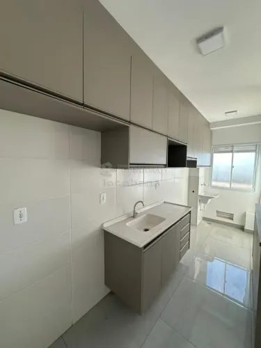 Apartamento Padrão para Locaçaõ com 2 Dormitórios, 01 com Ar Condicionado no bairro Jardim