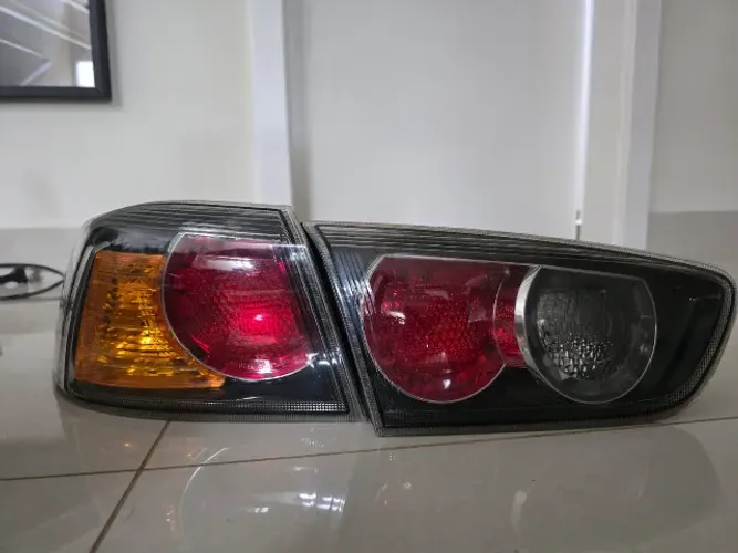 Par Lanterna Traseira Lancer - Motorista