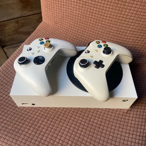 Xbox Series S - 2 Controles Completo