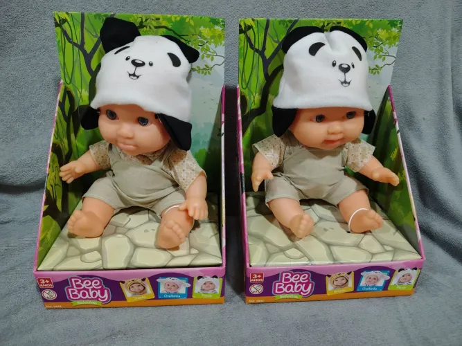 2 Bonecos Meninos Panda (3+ anos) PRODUTO NOVO NA CAIXA