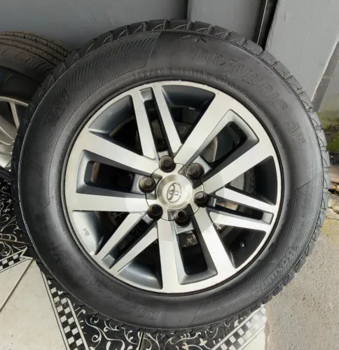 PNEU HILUX