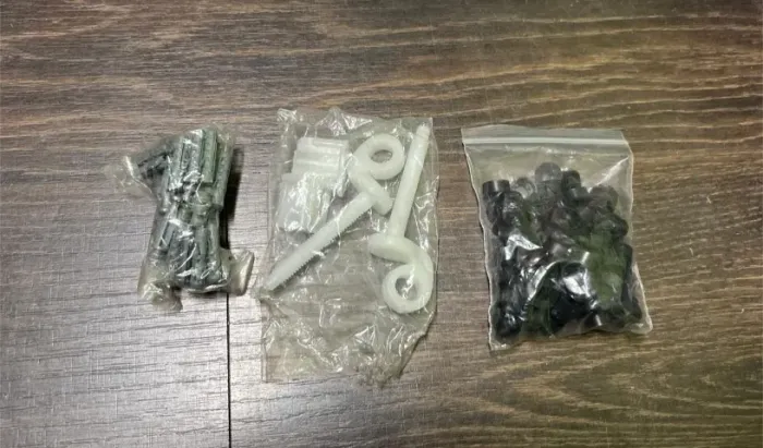 Lote de Buchas, Parafusos com Olhal (Nylon) e Peças para Fixação