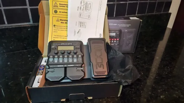 Pedal Multi Efeitos para Guitarra Zoom G1X Four NOVO