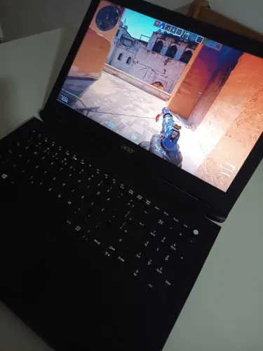 Notebook Acer Tela Led HD de 15.6" Processador Intel i5-7200U com Turbo Boost - SSD Nvme d