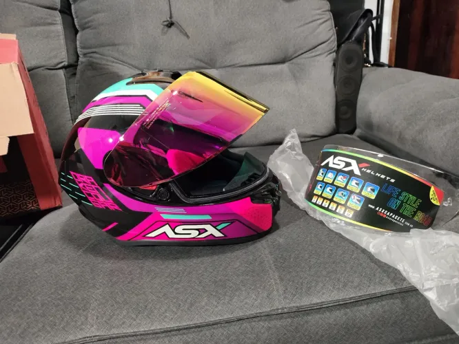Capacete feminino ASX colgar