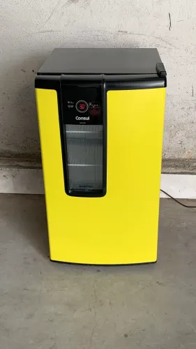 Cervejeira consul 220V 82 L(muito nova)