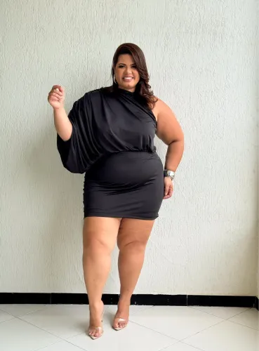Vestido Plus Size Preto Elegante