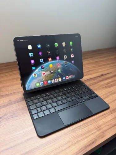 Tablet Apple - iPad Pro 11" M2 256GB + Magic Keyboard + Smart Folio