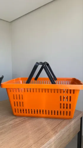 Cestinha de supermercado plástica com alça - Excelente estado