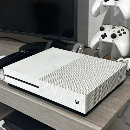 Xbox one S 1 terá de memória 