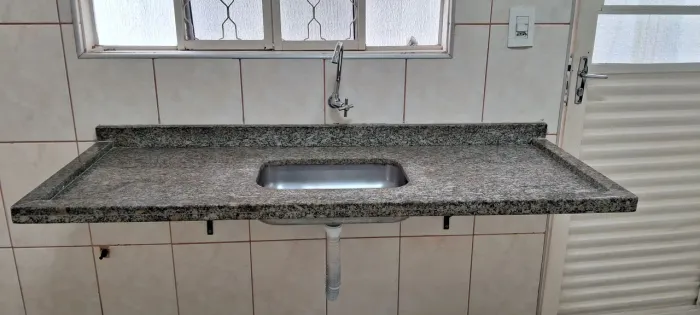 Tampo de granito com cuba