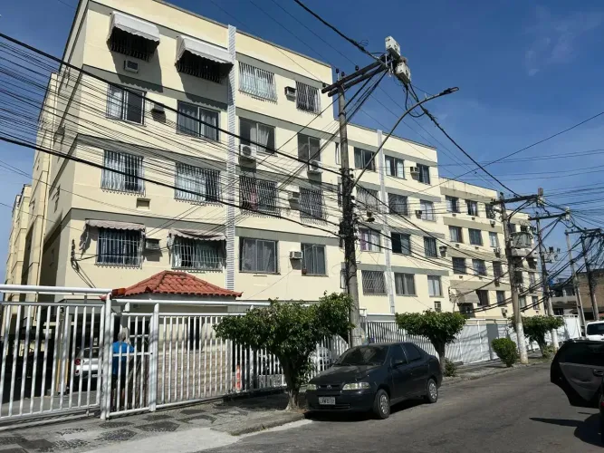 São Gonçalo-Parada 40 Apartamento vazio claro