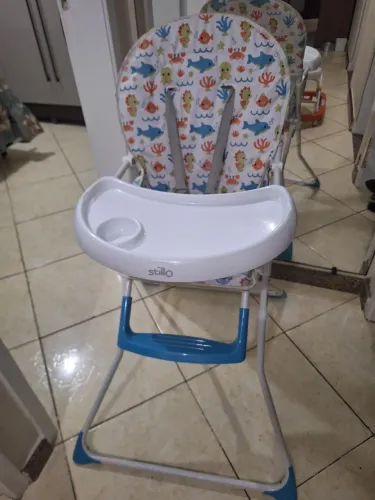 Cadeirinha de refeição e andador