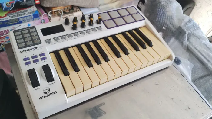 Teclado Midi Carbon 25