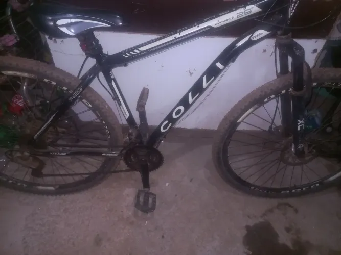 Vendo uma bicicleta aro 29 colli os únicos defeito dela o Freio tá estragado