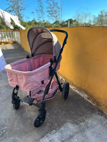 Carrinho de bebê e bebê conforto Cosco