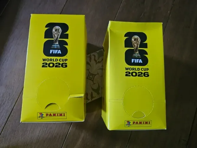 2x Dispenser 1400 Figurinhas Lacrados Copa do Mundo 2026 Panini