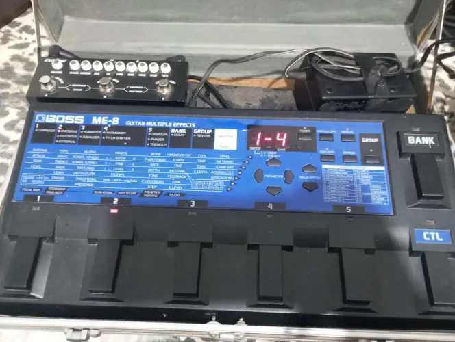 Pedaleira Boss ME-8 