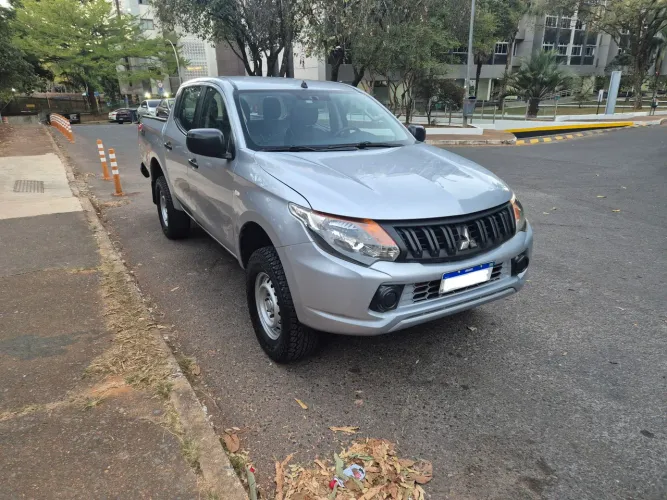 Mitsubishi L200 Triton Sport GLX 2.4 CD Diesel Mec. 2018