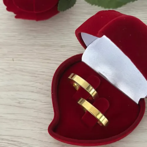 Par de alianças tradicional reta 4mm banhada a ouro 18K