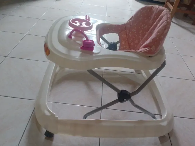 Vendo Andador novo (pouco usado)
