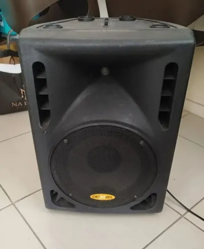 Caixa de som Ativa fone de 10. Boa pra igreja