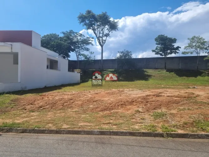 Terreno à Venda no Condomínio Moema Ville