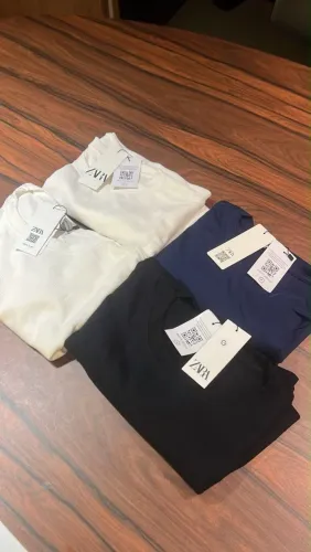 Camiseta Zara. No precinho!!!!!