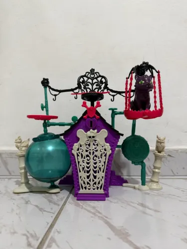 Pack: Cripta Monster High + Boneca Clawdeen Wolf Music Festival