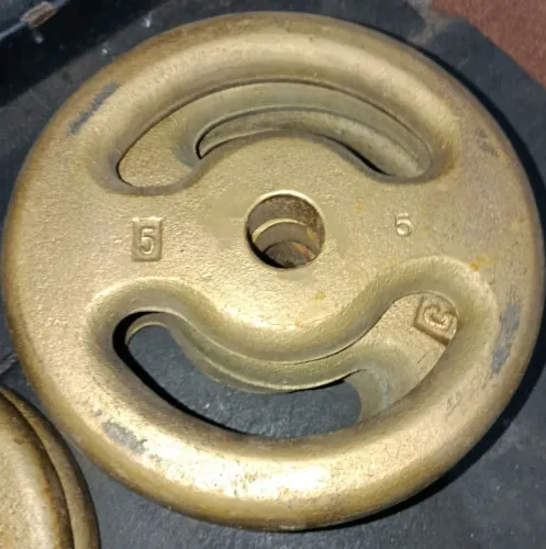Anilhas de 4 e 5 kg para treinar