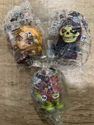 Bonecos He-man, Gato Guerreiro e Esqueleto Giraffas - Lacrados