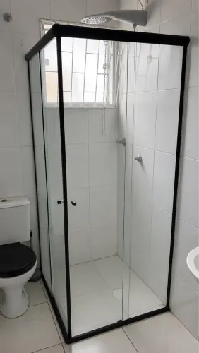 Box de vidro temperado transparente 4 folhas | Perfil preto | Excelente estado