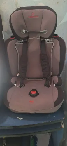 Vendo uma cadeirinha de carro