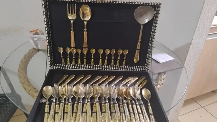Faqueiro Antigo Italiano Gold Plated com Estojo