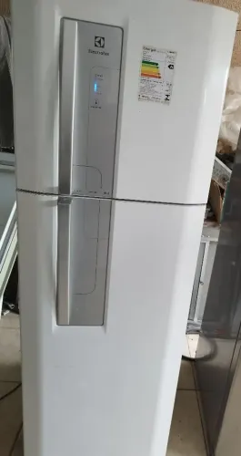 Geladeira Eletrolux DF42 com 382 litros 