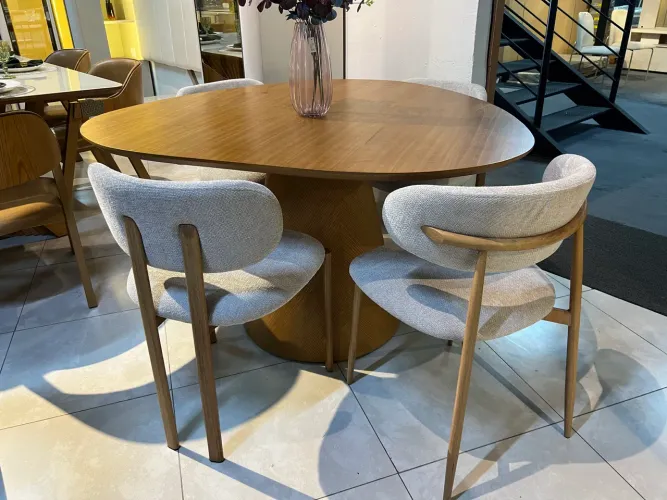 Mesa de Jantar orgânica 1.35m