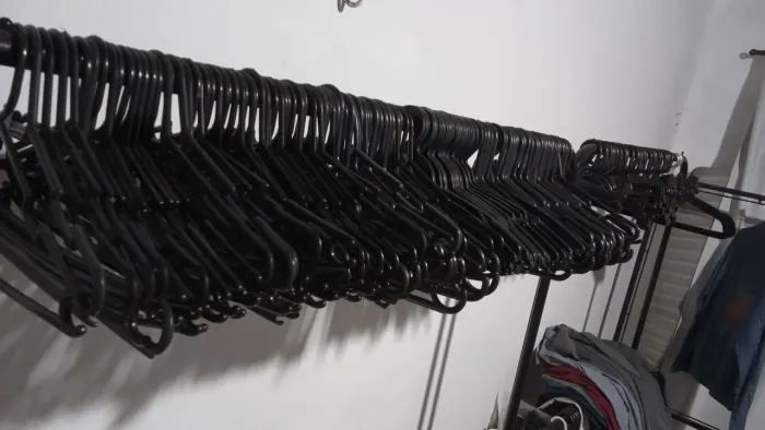 Cabides diversos pretos 