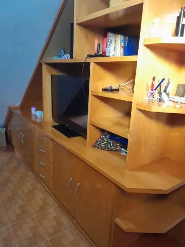 Estante tipo biblioteca muito espaços 