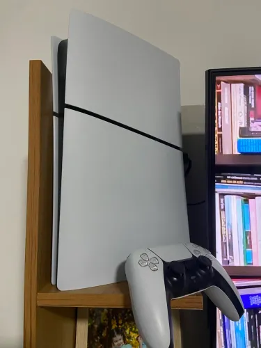 PS5 Slim Digital + 007 First Light