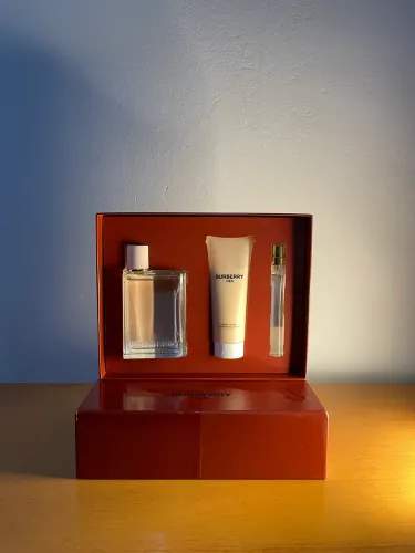 Kit Importado Perfume BURBERRY Her EDP 100ML + Mini + Hidratante