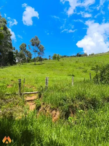 Areia Branca - Área c/ 28 mil M² com Cachoeira passando dentro!!!