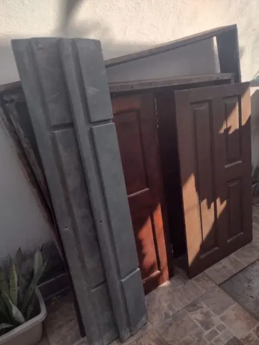 Desapego de janela, caixilho e pedra