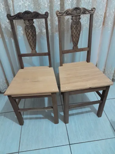 Cadeiras Estilo colonial.
