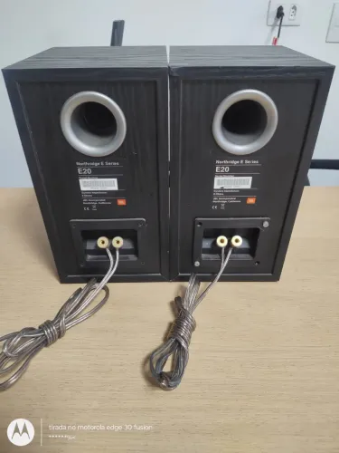 Par de caixas jbl e20