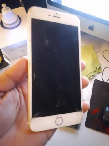 iPhone 6S Plus Não liga mais, quebrou a tela e ficou encostado a dias.